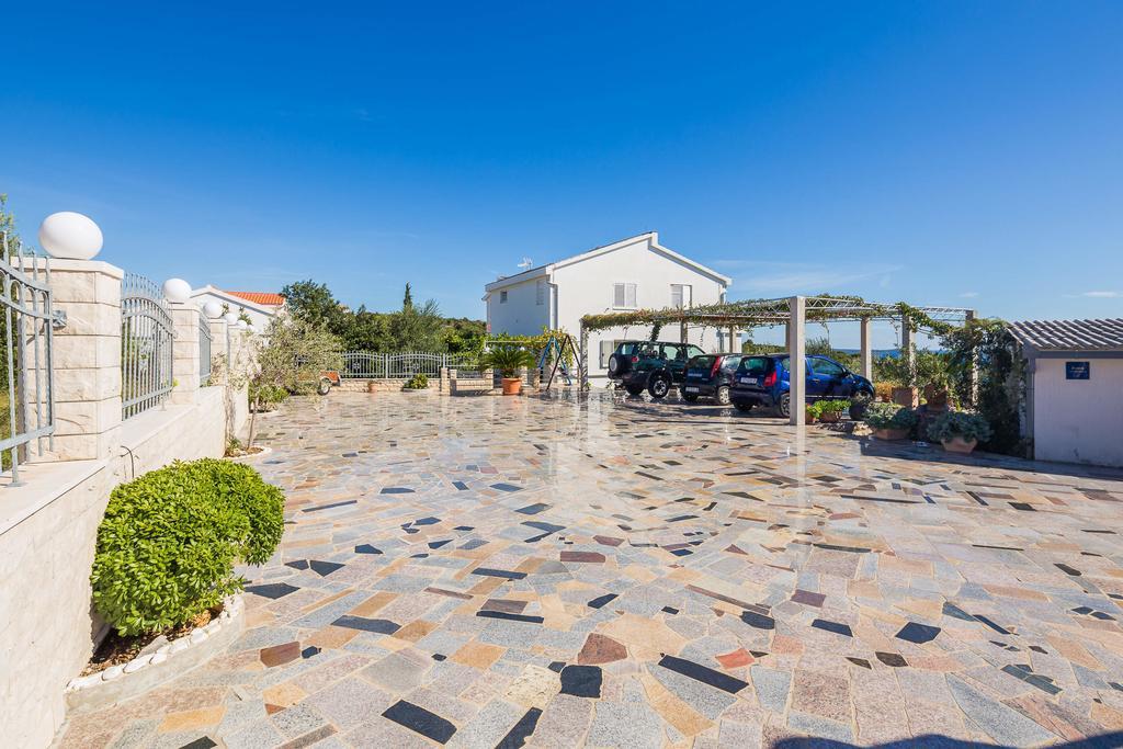 Apartments Jasmina Винишче Экстерьер фото